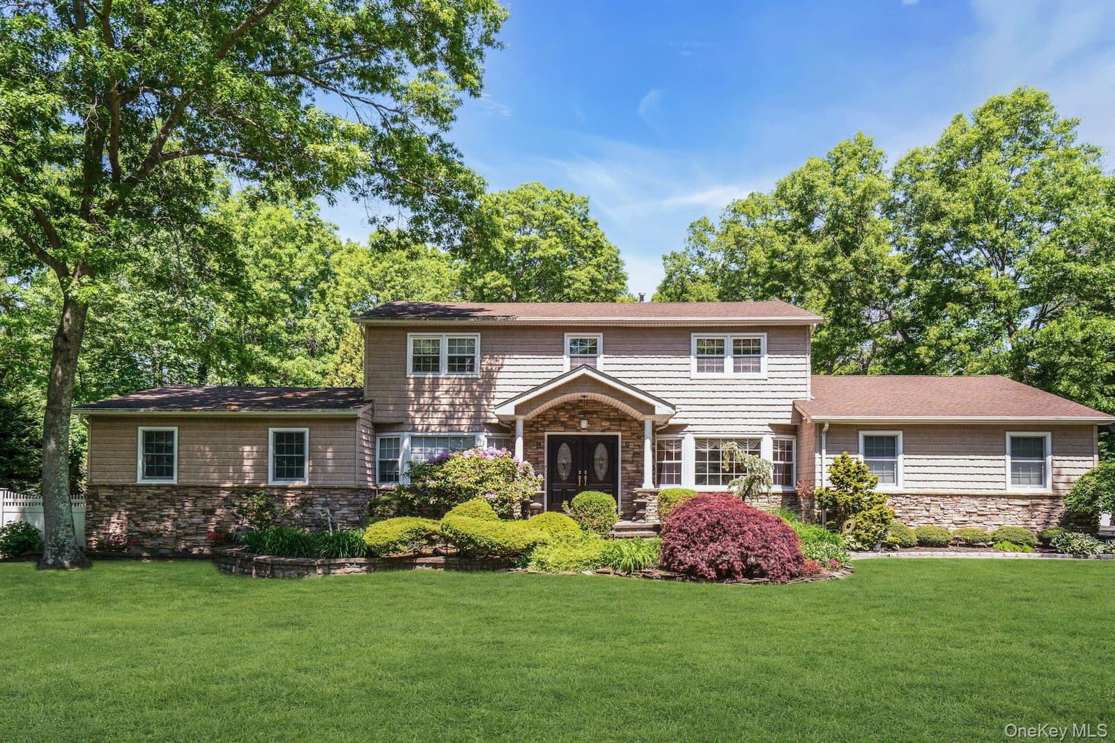 1 Sarah Dr, Dix Hills, NY 11746 property exterior