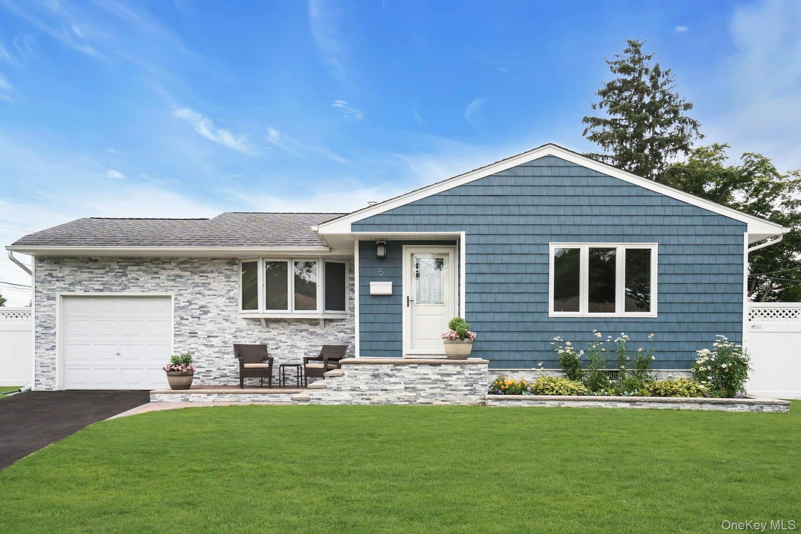 5 Stagg Ln, Commack, NY 11725 property exterior