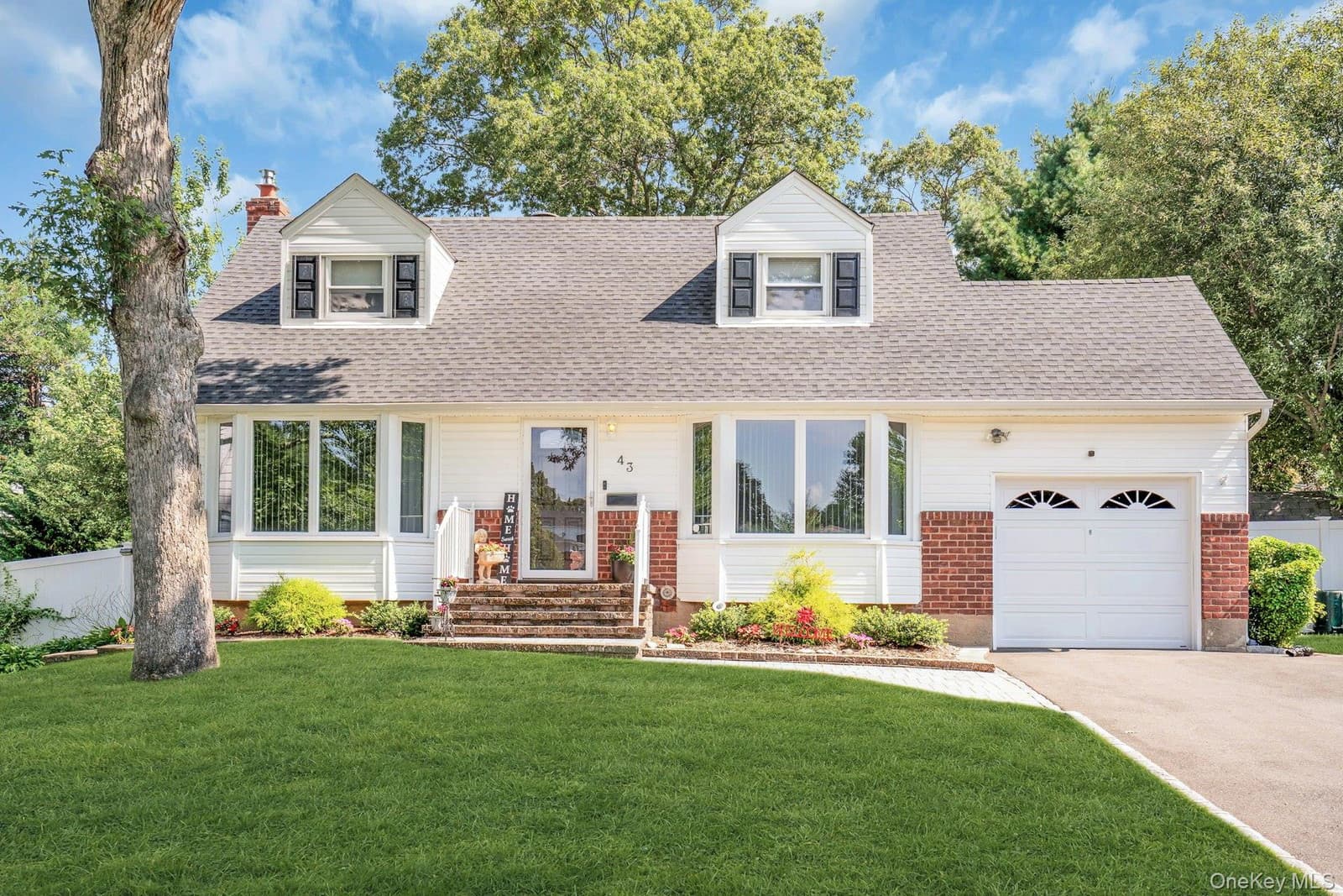 43 Genesee Dr, Commack, NY 11725 property exterior